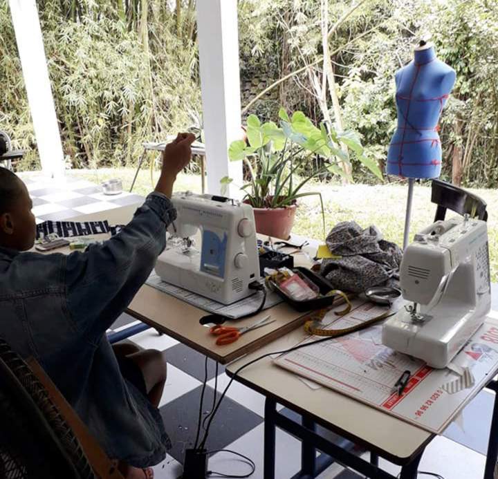 Cours de couture en thématique Martinique